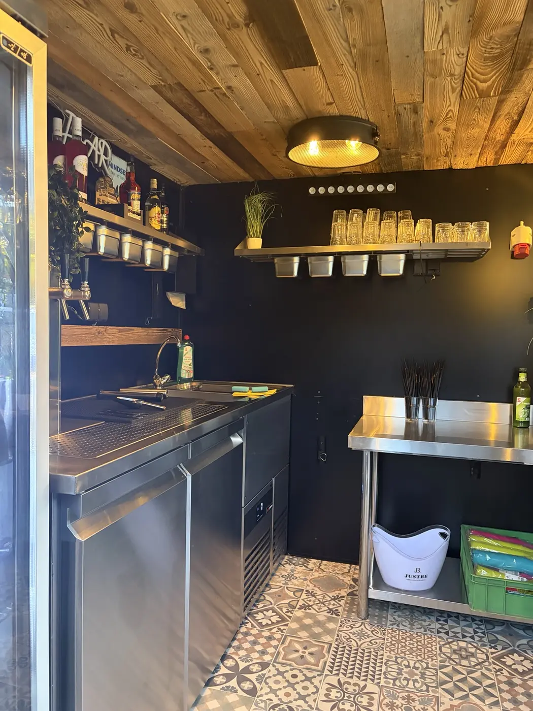 Professionally developed interior of the mobile Hafenbar