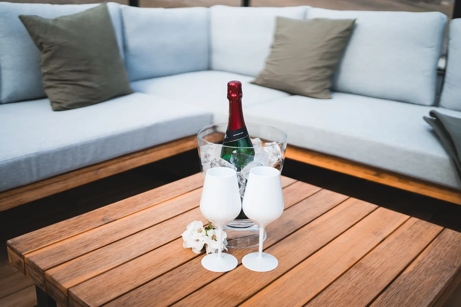 Set table in the lounge of the SaaleSpa.