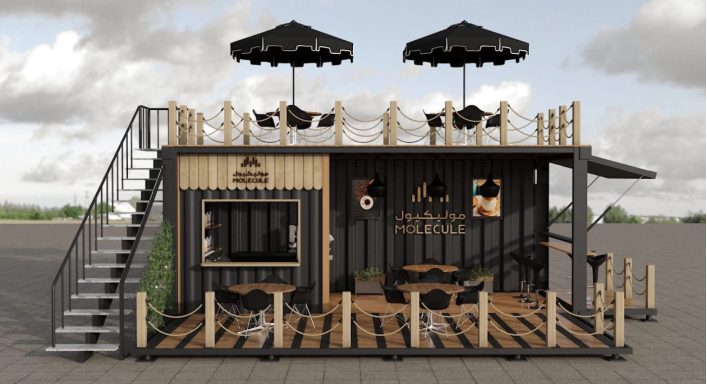 Modernes zweigeschossiges Häuschen mit Terasse, Tischen und Sonnenschirmen.